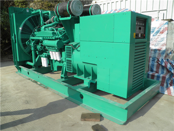 贺兰出租发电机 发电机组厂家：柴油发电机组的控制屏的作用是什么？