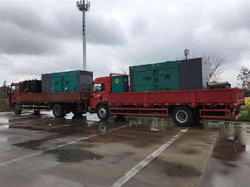 贺兰涂抹密封胶后，需要等待多长时间才能安装水冷式机油散热器密封件？